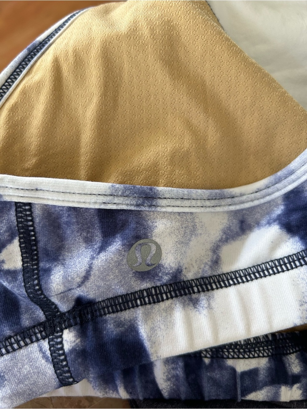 Lululemon 🍋 athletica Navy V-Neck Tank with tie dye bra attached - Picture 5 of 6